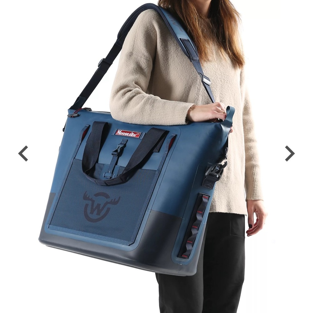 New Moosejaw 42 Can Chilladilla Soft-Sided Cooler Tote - Midnight Blue